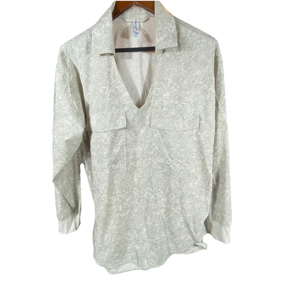 Athleta Women Medium Zuma Printed Top Long Sleeve Pockets Viper Grey Flowy Chic - Picture 4 of 13